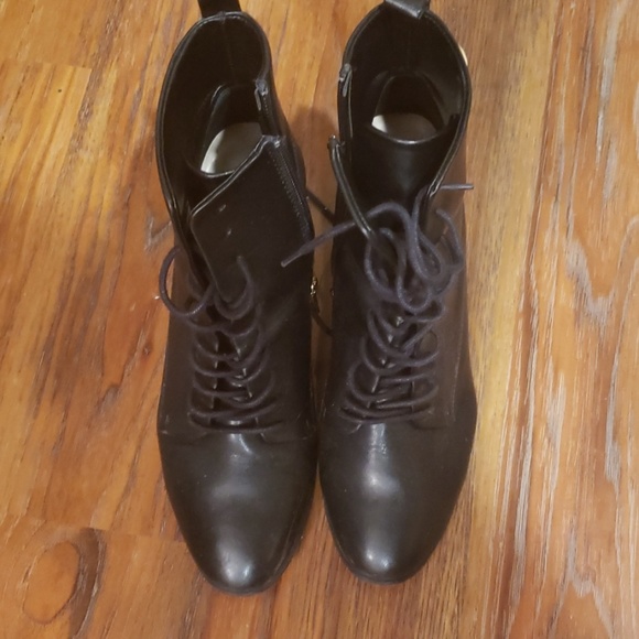 Calvin Klein - Picture 3 of 3